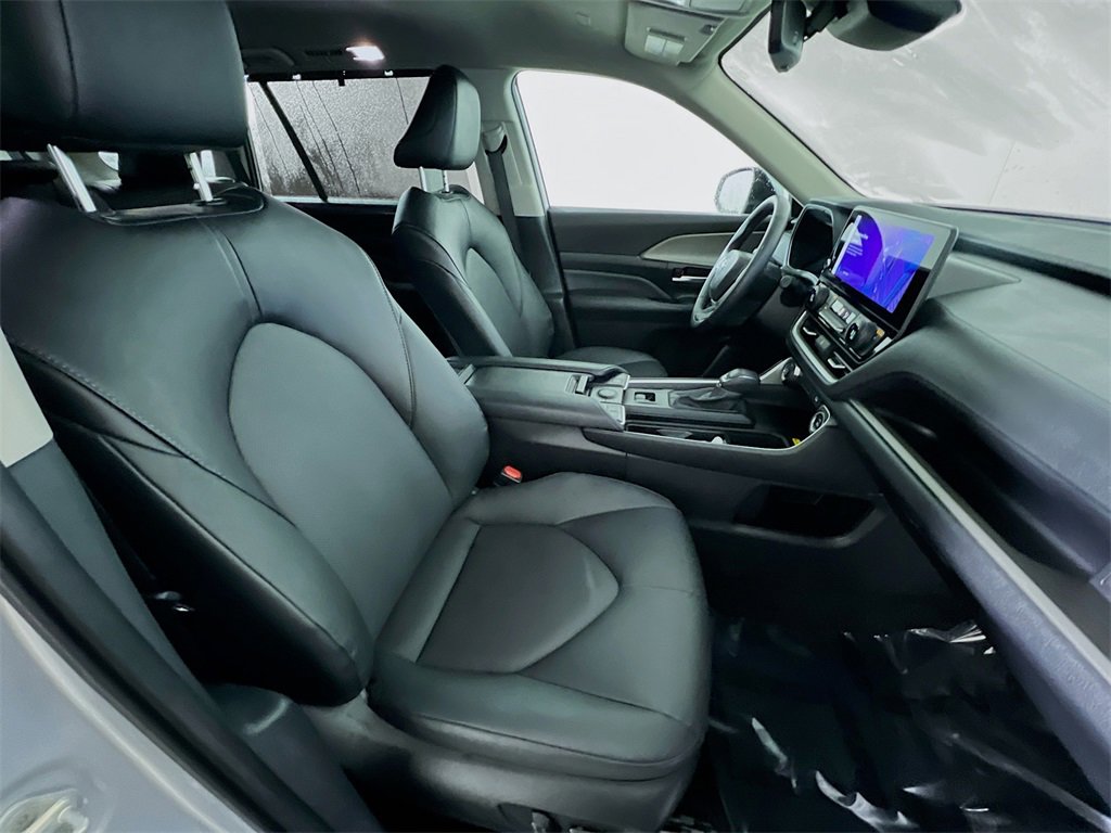 Certified 2025 Toyota Grand Highlander AWD image 25