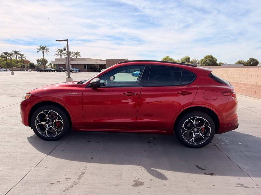 Used 2023 Alfa Romeo Stelvio Veloce AWD/4WD image 8
