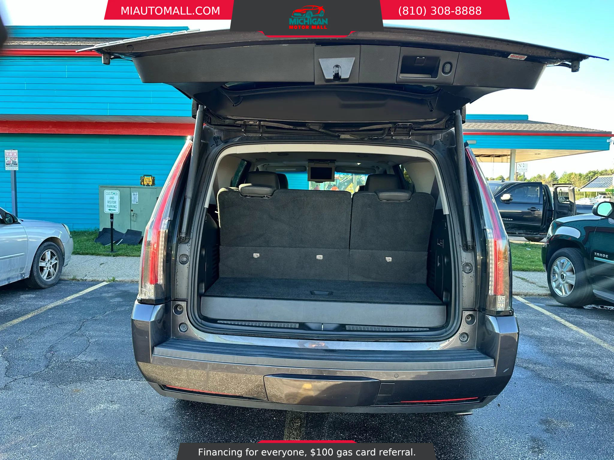 Used 2015 Cadillac Escalade Luxury image 9