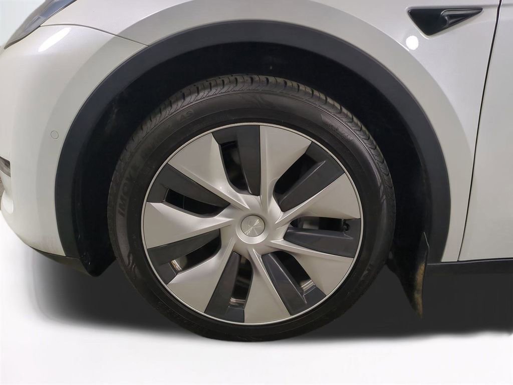 Used 2021 Tesla Model Y Long Range image 11