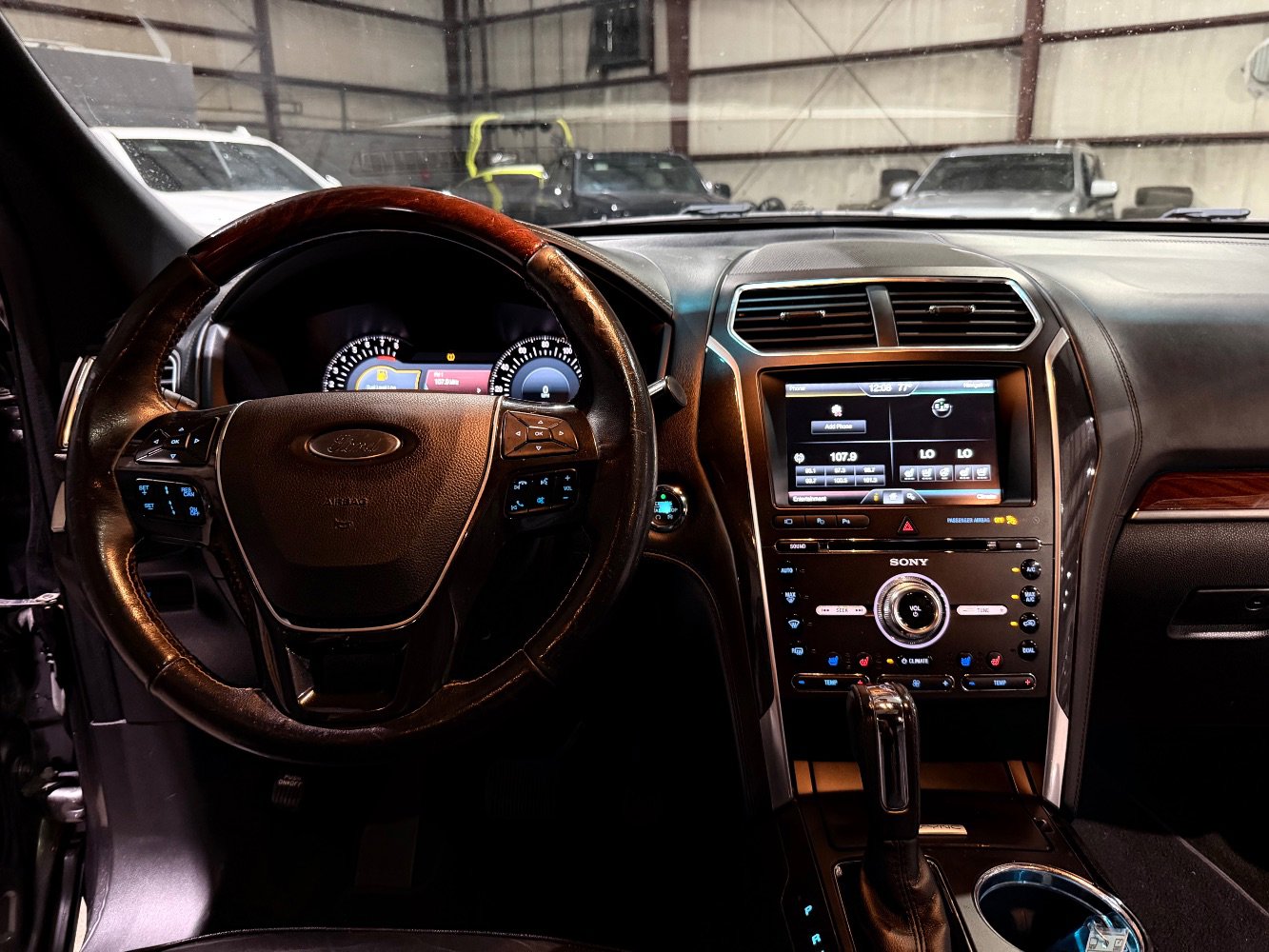 Used 2016 Ford Explorer Platinum AWD/4WD image 33