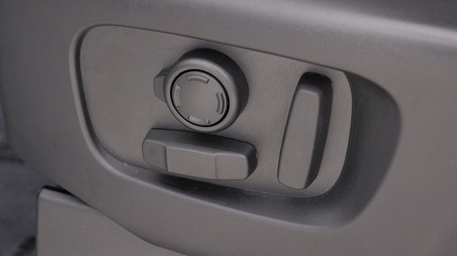 Used 2024 Land Rover Discovery S image 51