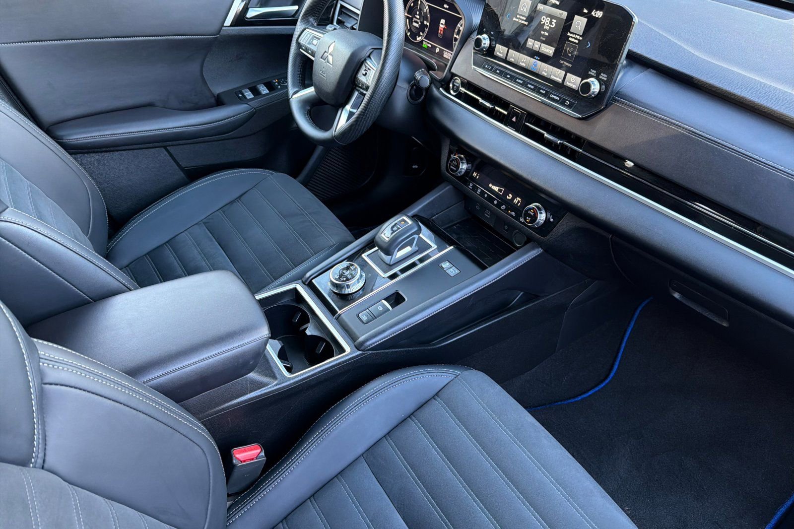 Used 2024 Mitsubishi Outlander SE image 17