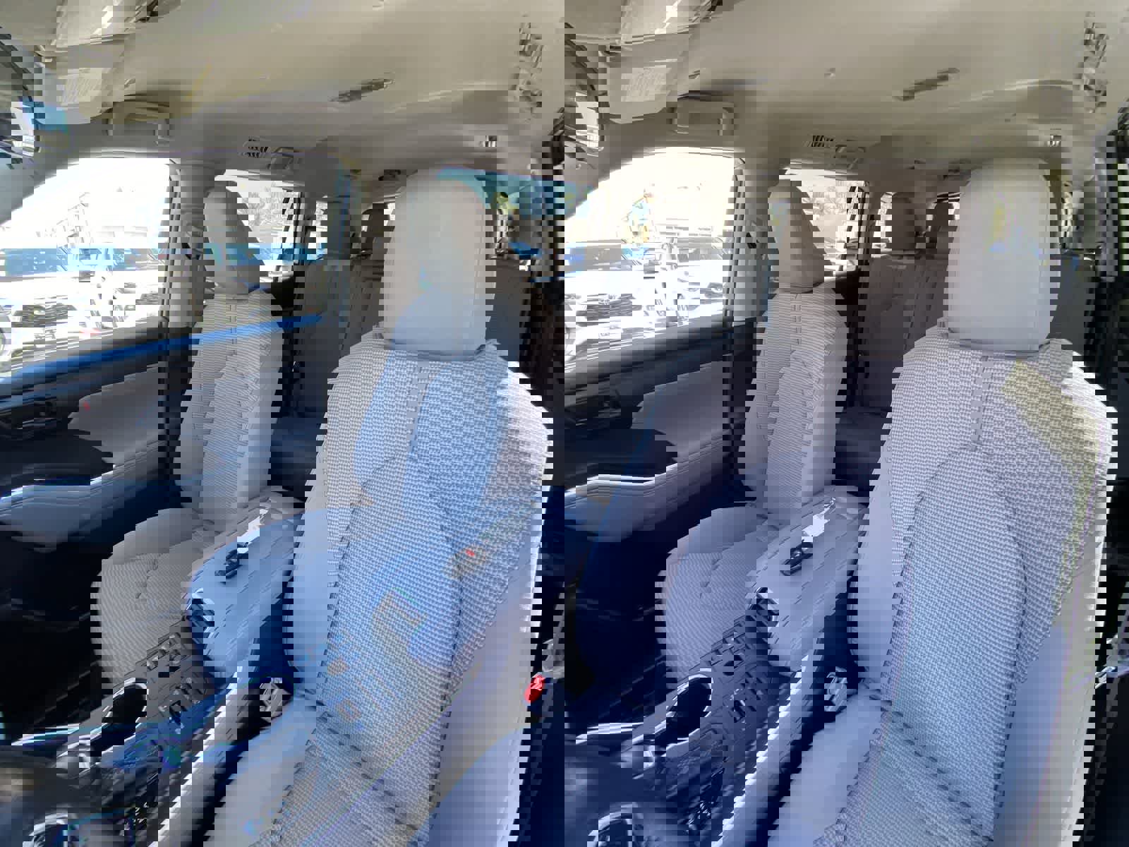 Used 2023 Toyota Highlander LE image 18