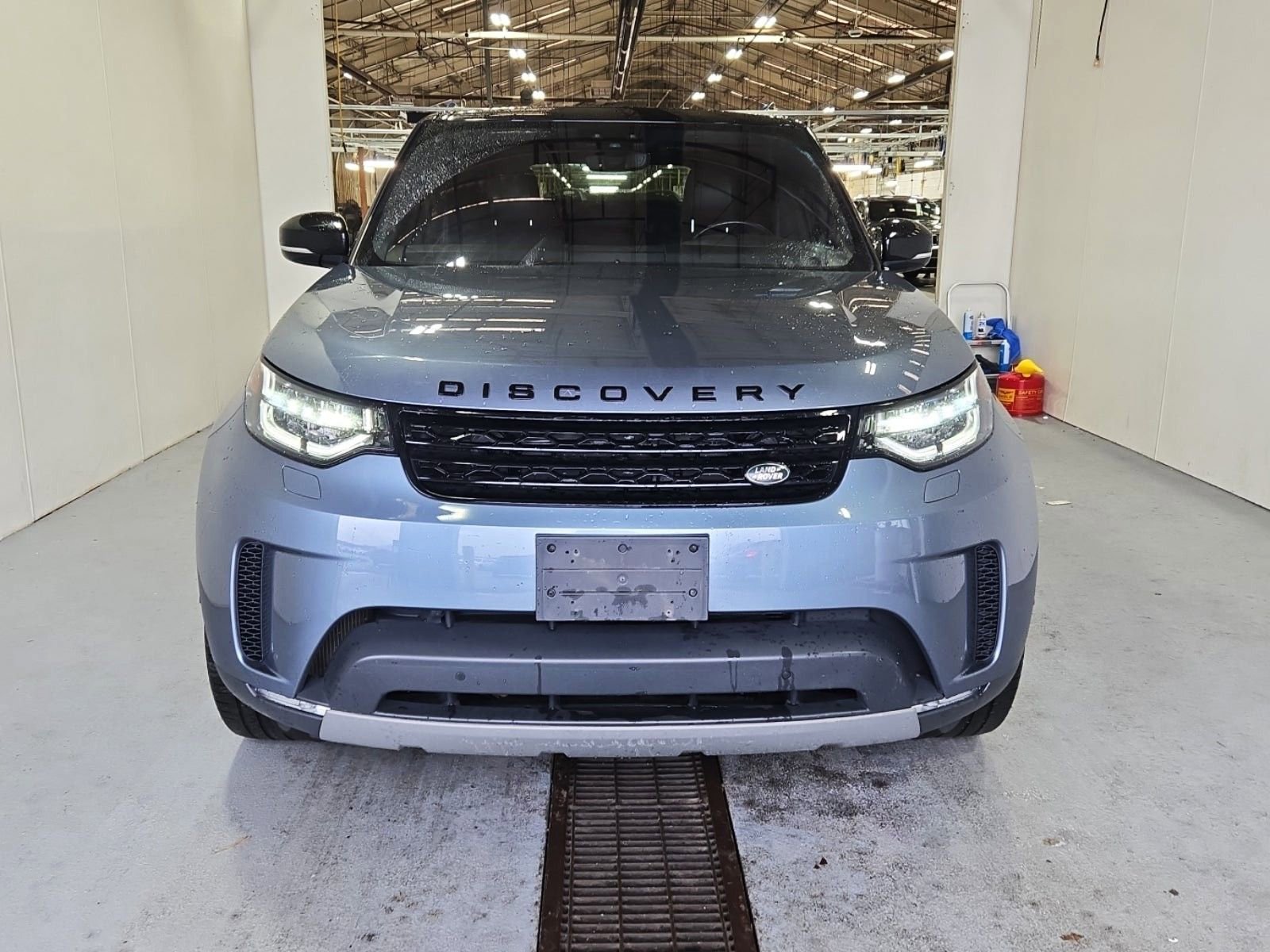 Used 2020 Land Rover Discovery HSE image 2