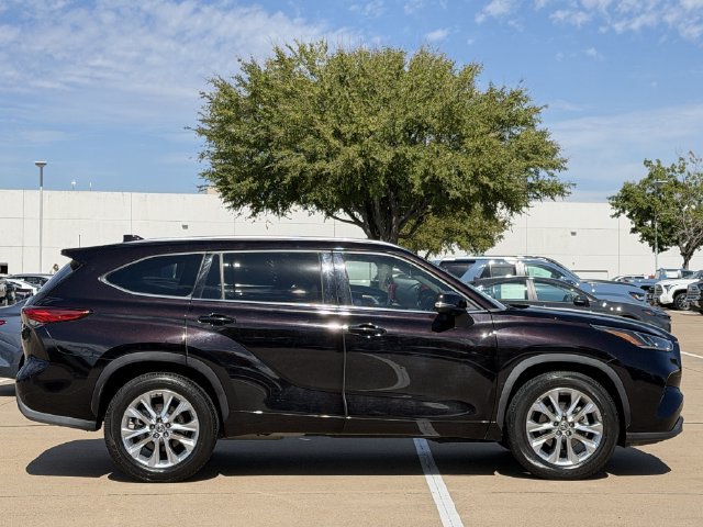 Used 2020 Toyota Highlander Limited FWD image 3
