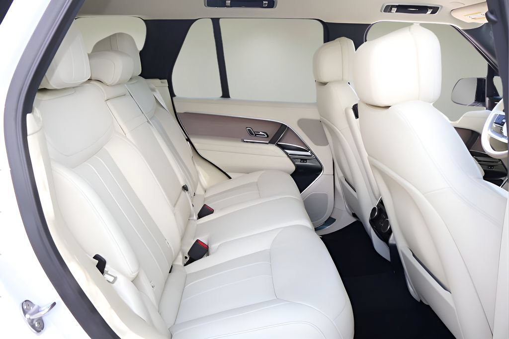 New 2026 Land Rover Range Rover SE AWD/4WD image 16