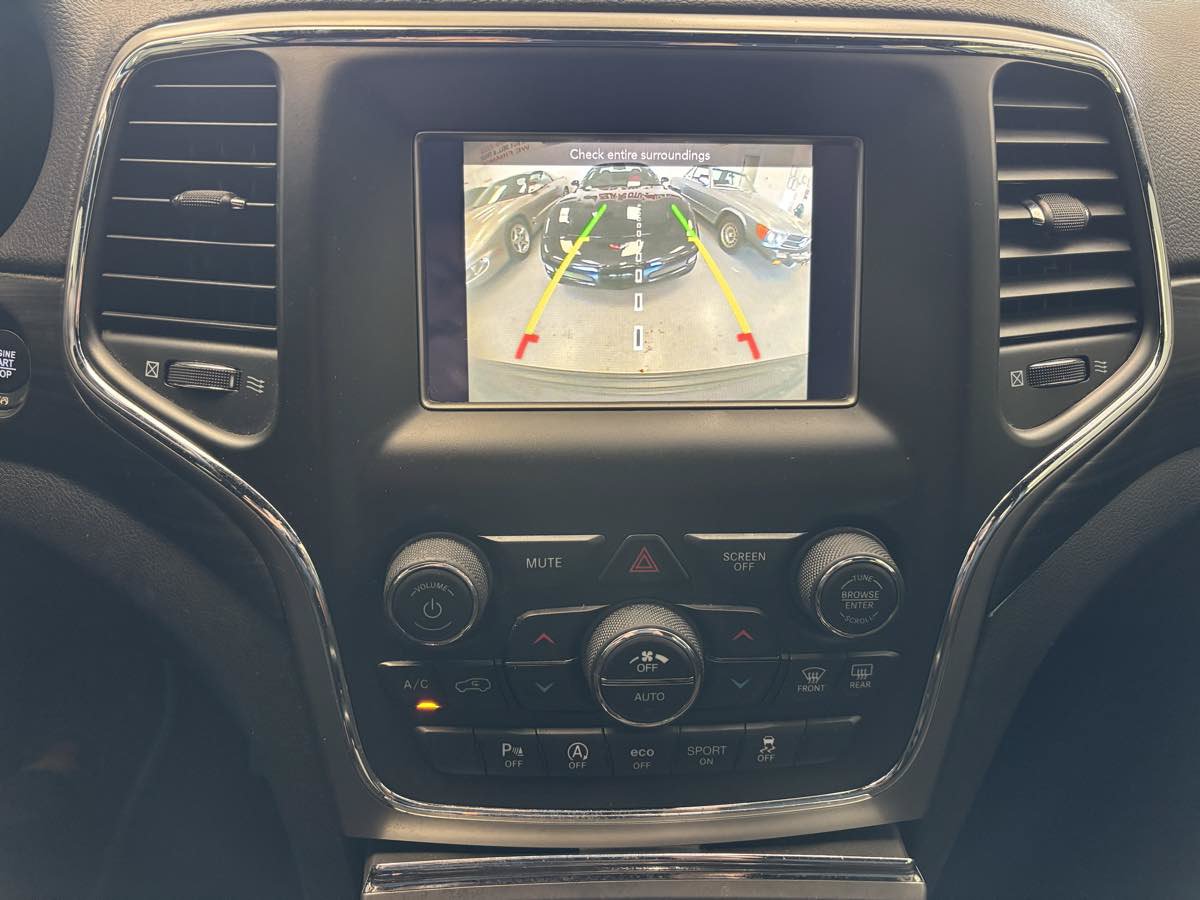 Used 2020 Jeep Grand Cherokee Laredo RWD image 17
