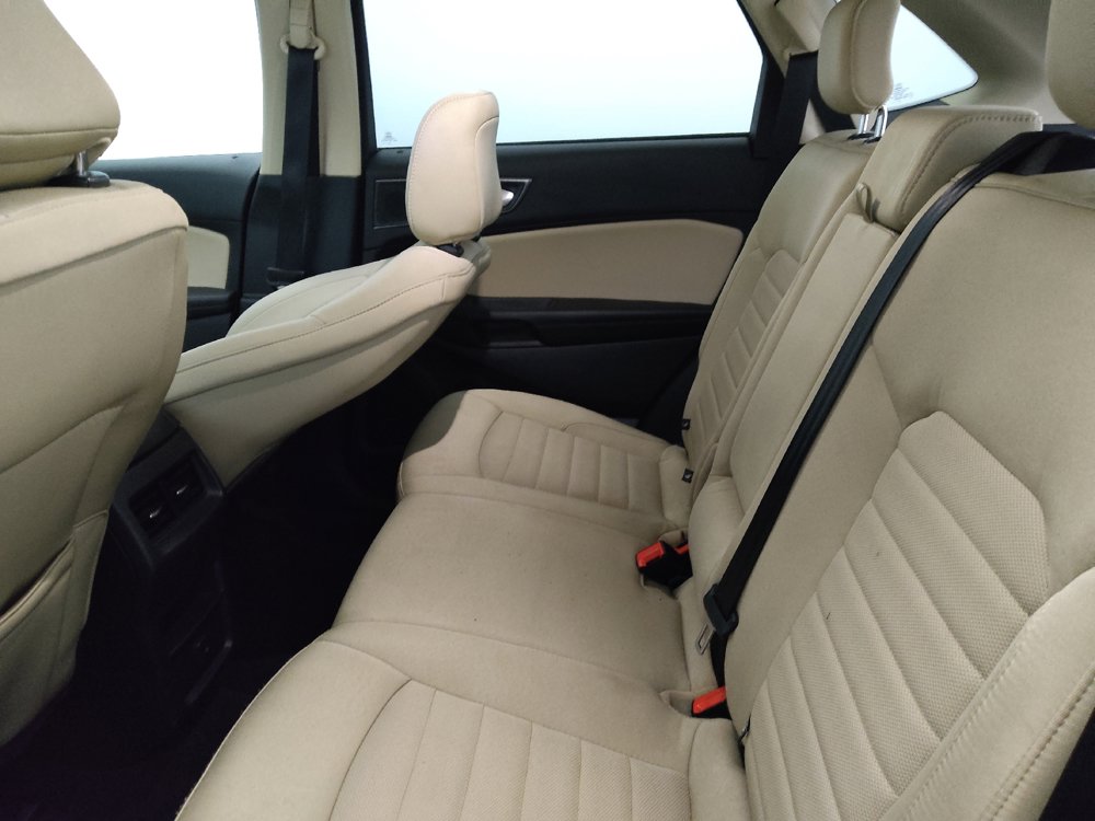 Used 2020 Ford Edge SE FWD image 18