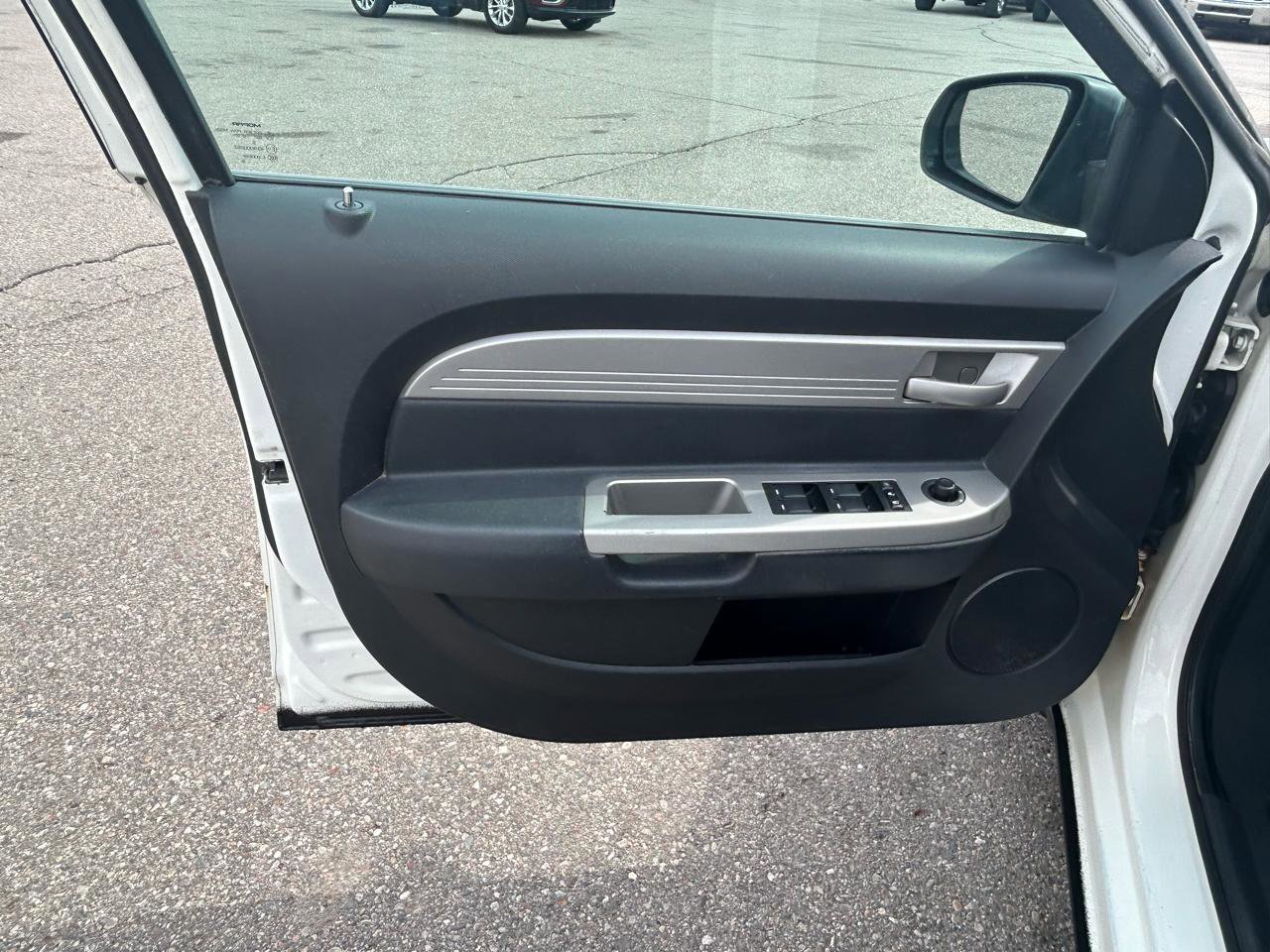 Used 2010 Chrysler Sebring Touring FWD image 14