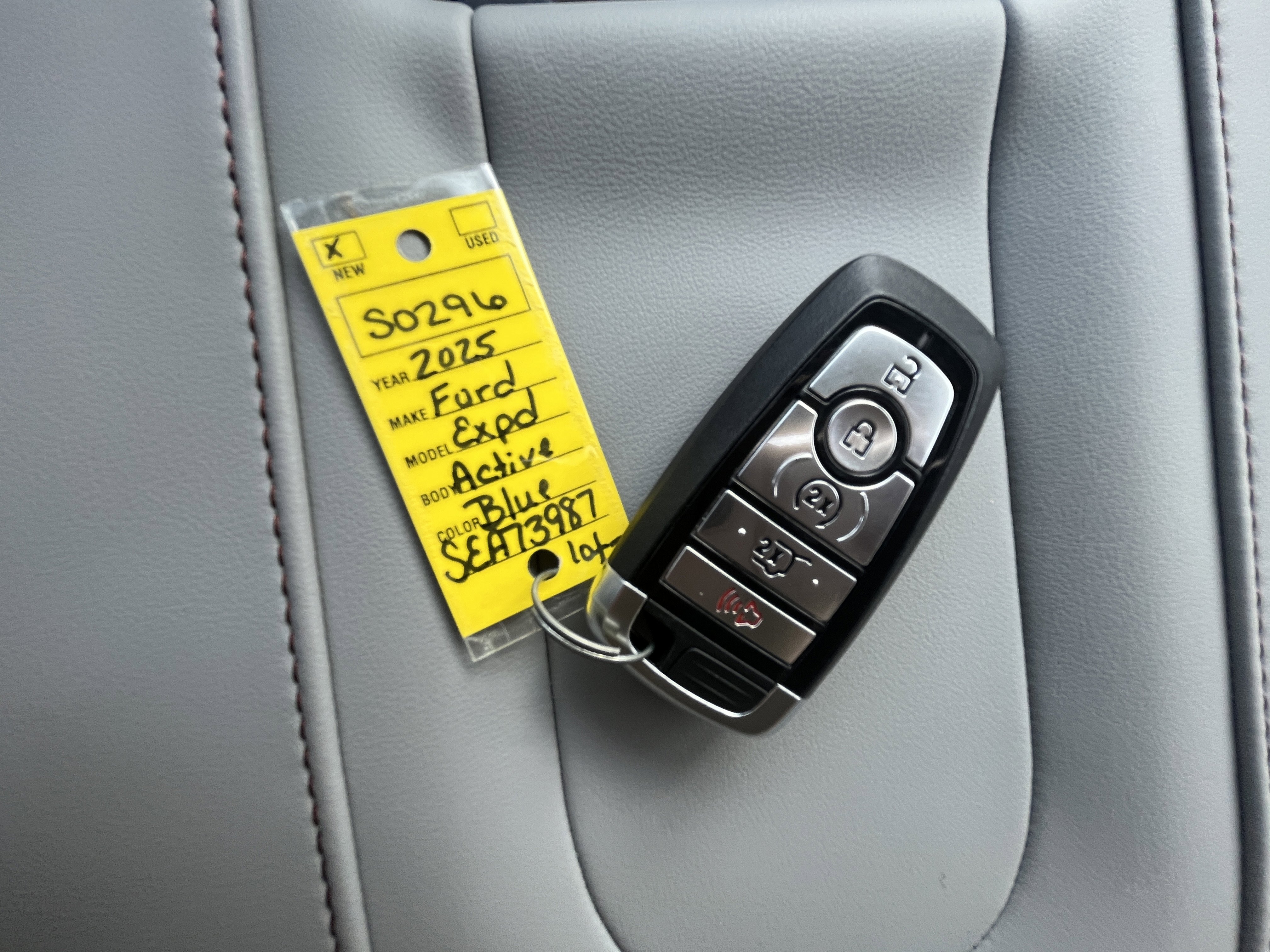 New 2025 Ford Expedition Active image 28