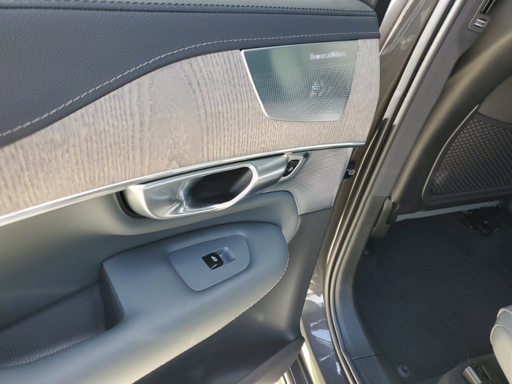 Used 2024 Volvo XC90 B6 Ultimate w/ Protection Package Premier image 10