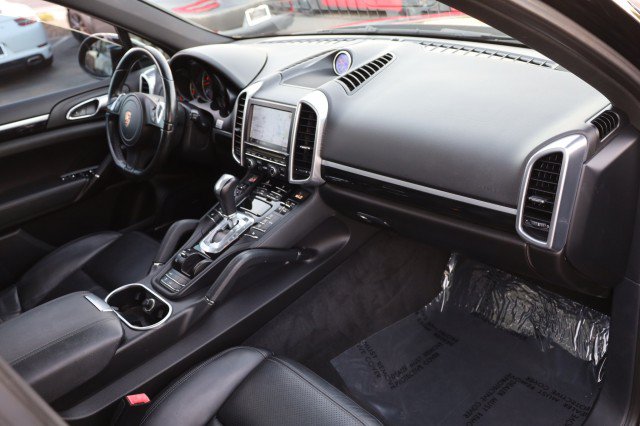 Used 2013 Porsche Cayenne Diesel AWD/4WD image 49