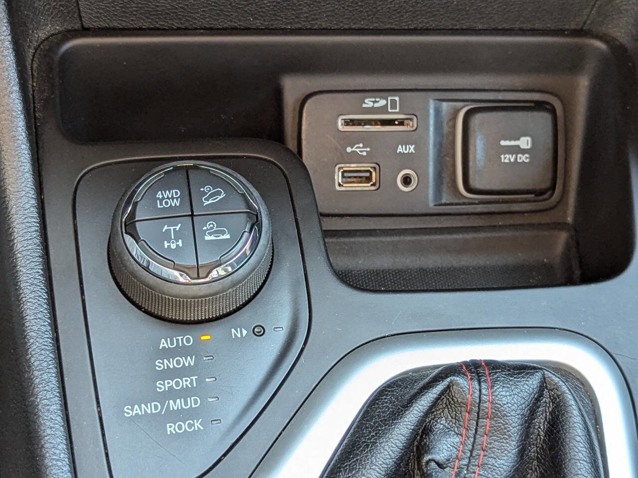 Used 2017 Jeep Cherokee Trailhawk w/ Cold Weather Group image 24