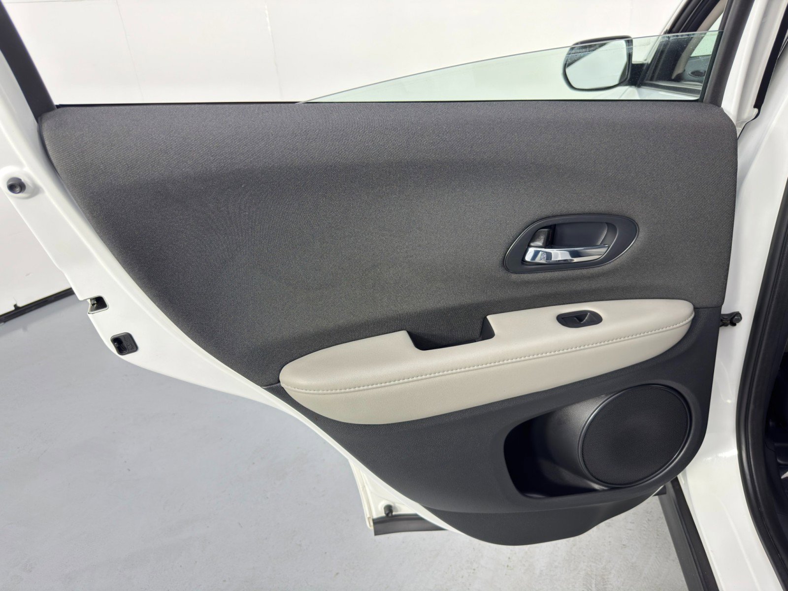 Used 2022 Honda HR-V LX image 35