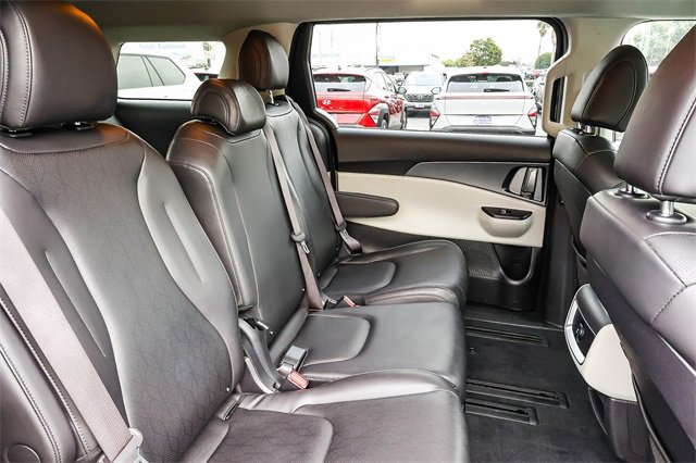 Used 2024 Kia Carnival LX image 19