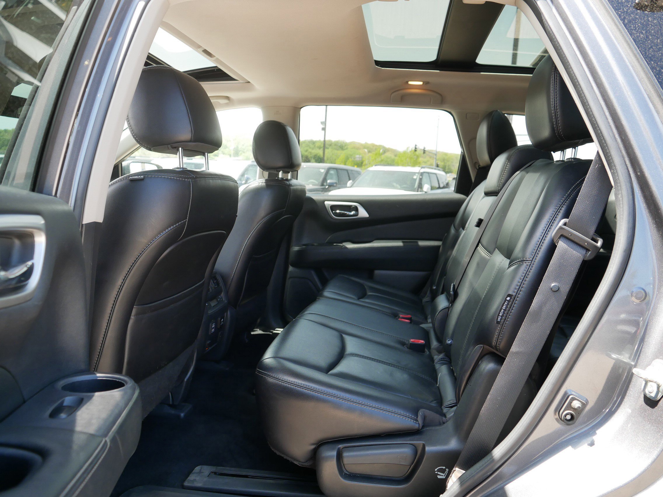 Used 2018 Nissan Pathfinder SL w/ SL Premium Package AWD/4WD image 16