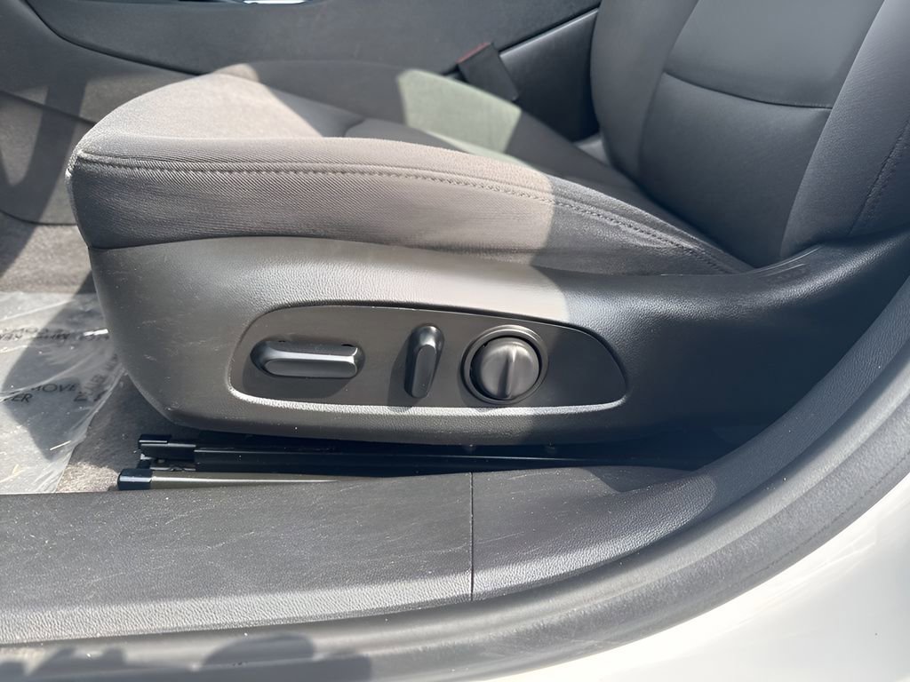 Used 2021 Chevrolet Malibu LT FWD image 10