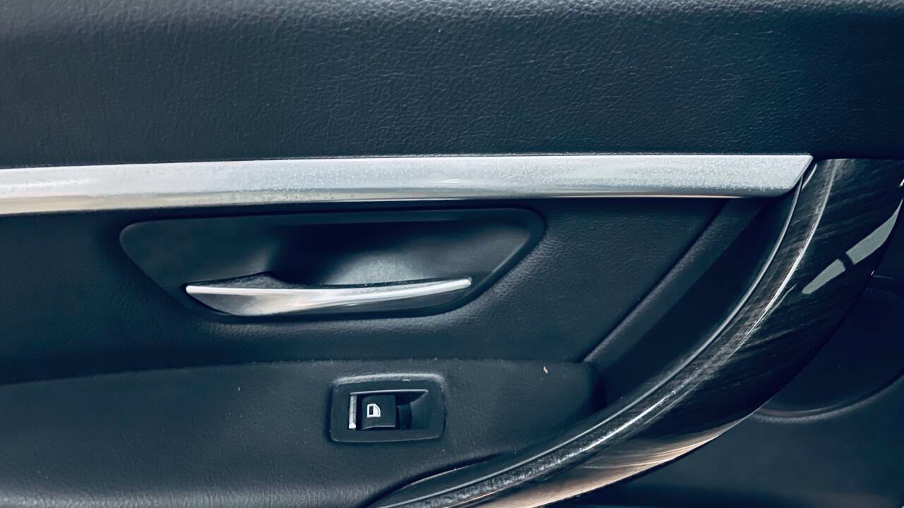 Used 2017 BMW 330i xDrive Sedan AWD/4WD image 36