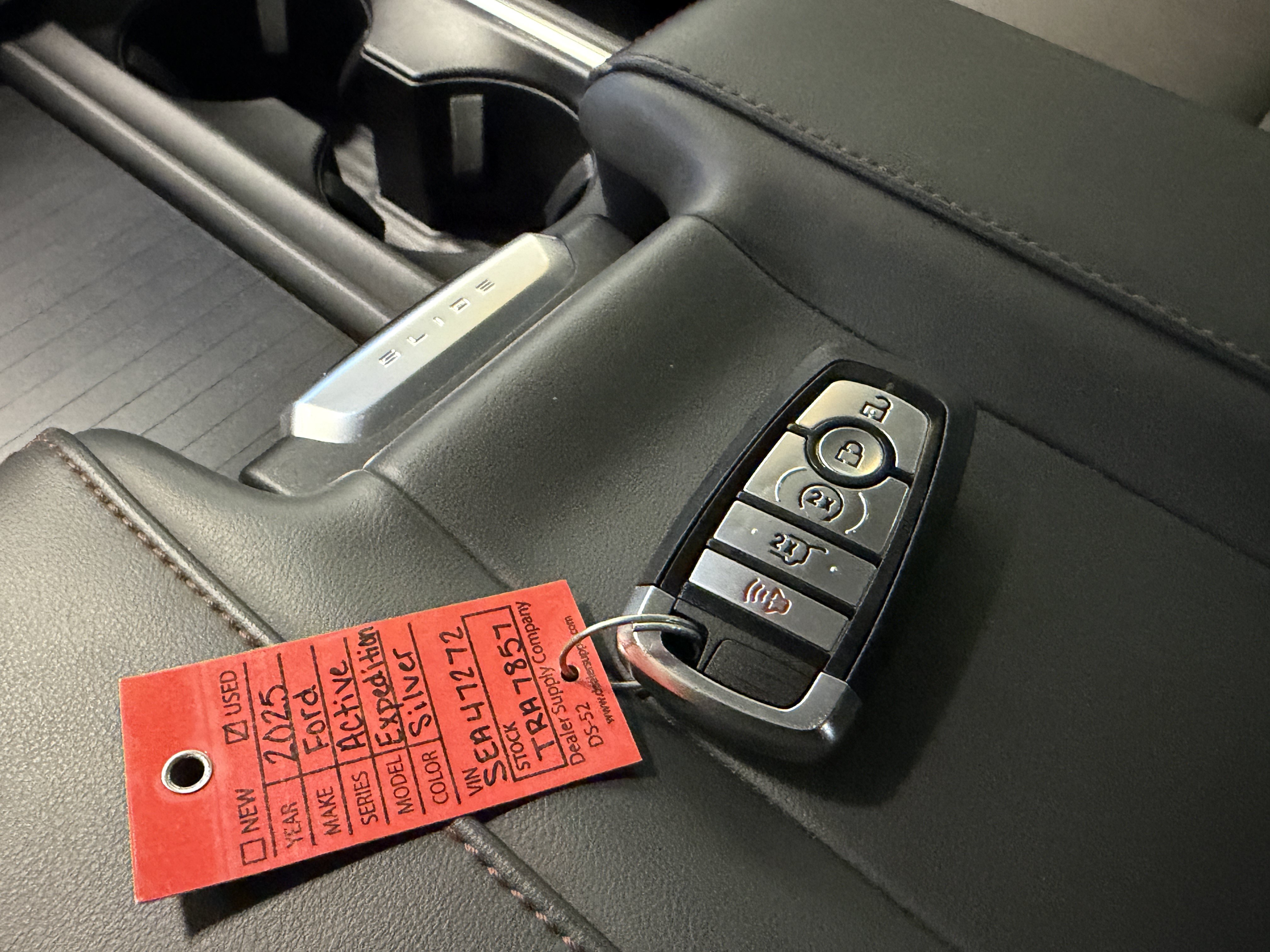 Used 2025 Ford Expedition Active AWD/4WD image 14