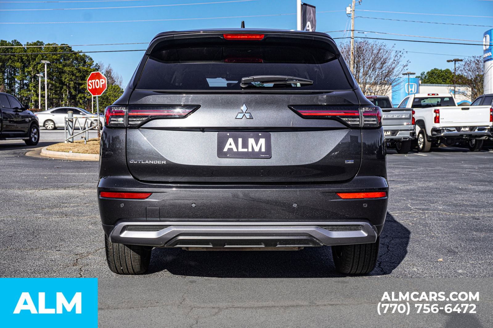 Used 2025 Mitsubishi Outlander SE image 13