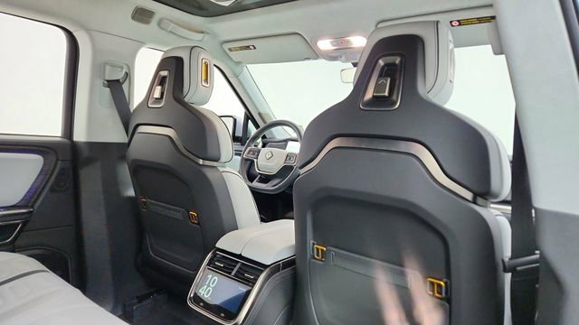 Used 2023 Rivian R1T Adventure image 27