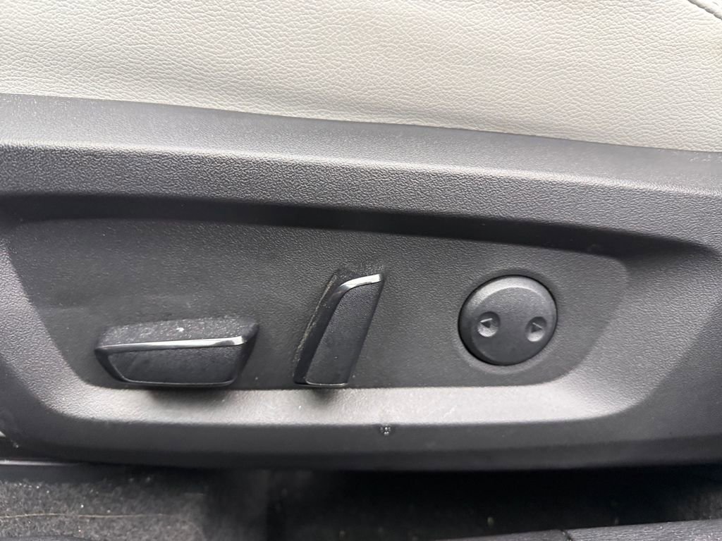 Used 2023 Mitsubishi Outlander SEL AWD/4WD image 13