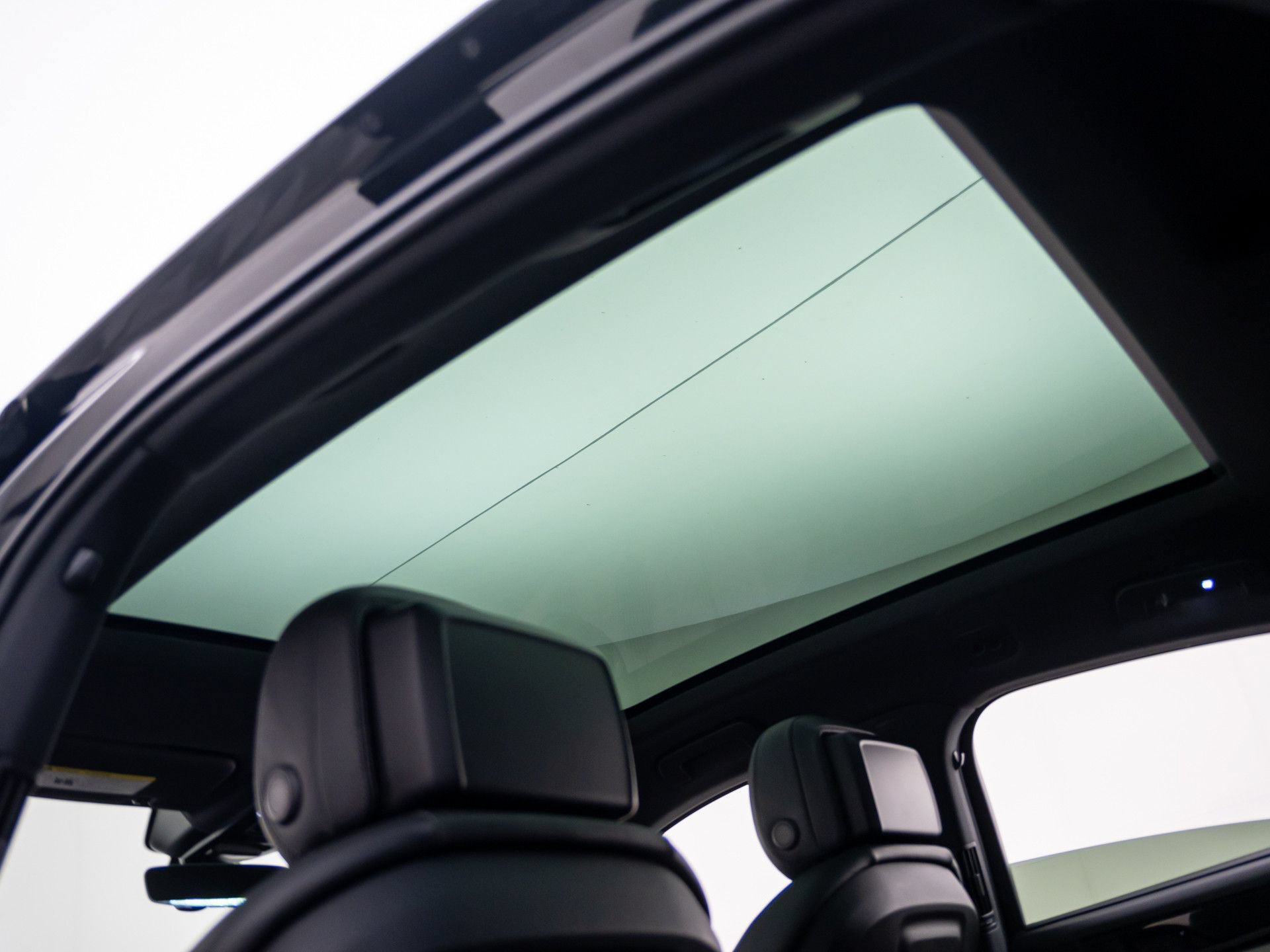 Certified 2025 Porsche Cayenne Coupe AWD/4WD image 18