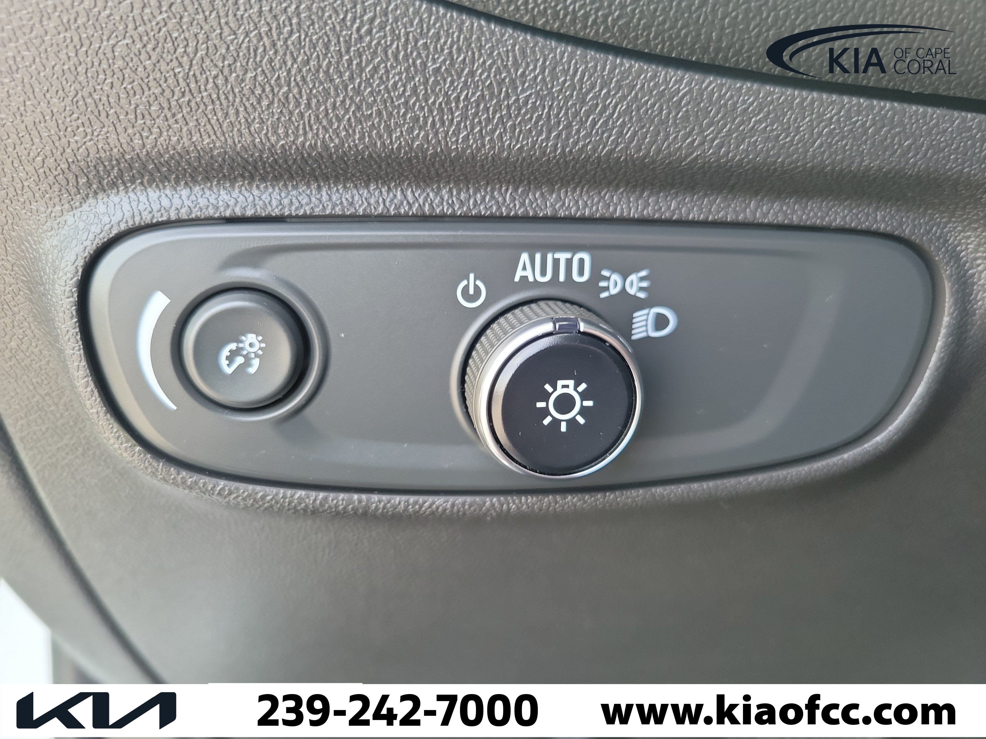 Used 2023 Chevrolet Equinox LT AWD/4WD image 23