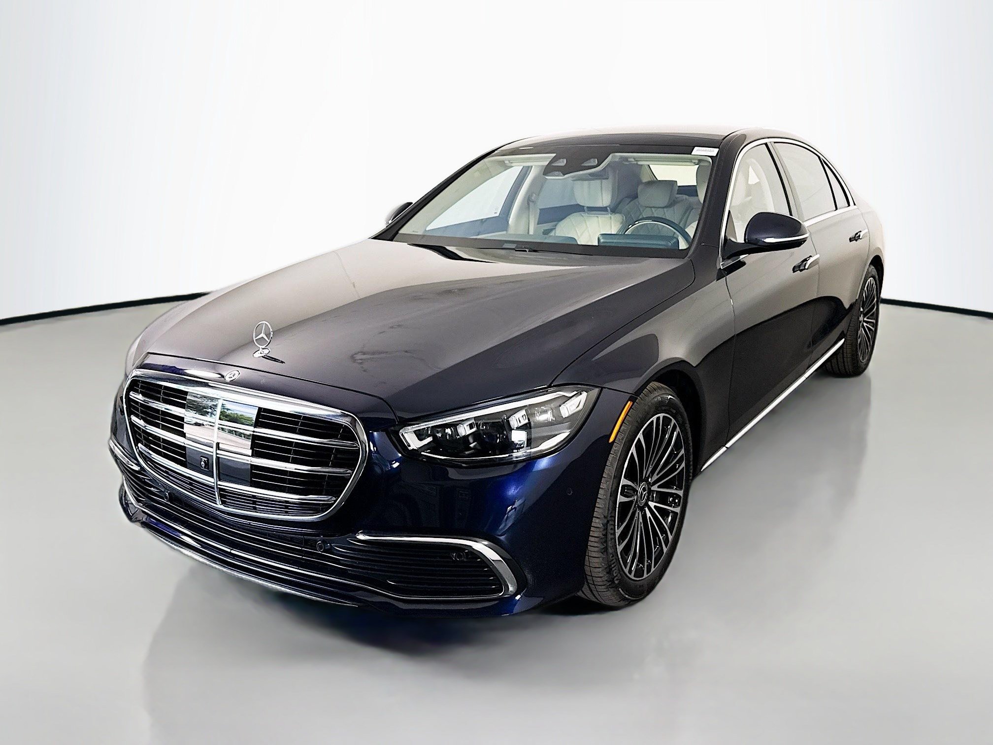 Used 2023 Mercedes-Benz S 580 4MATIC Sedan image 4