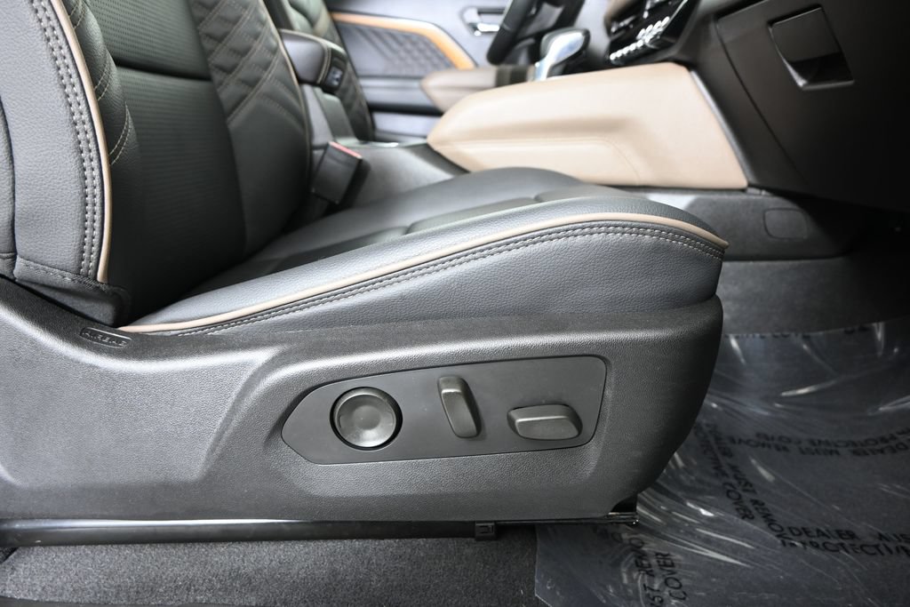 Used 2024 GMC Canyon Denali AWD/4WD image 15