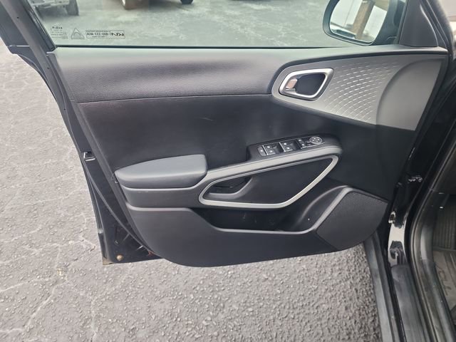Used 2023 Kia Soul LX image 9