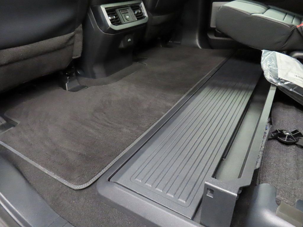 Used 2025 Ford F250 Platinum w/ FX4 Off-Road Package AWD/4WD image 72