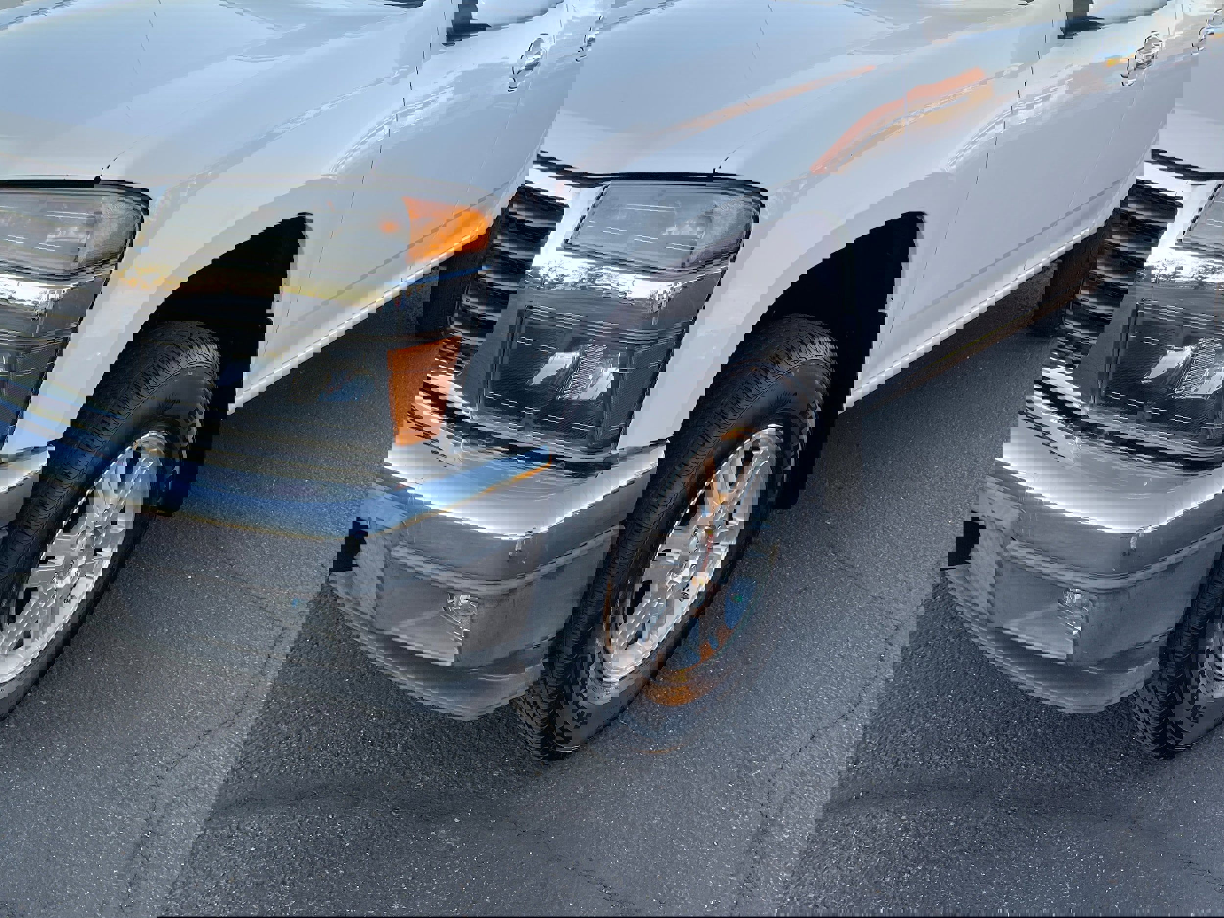 Used 2011 GMC Canyon SLE image 11