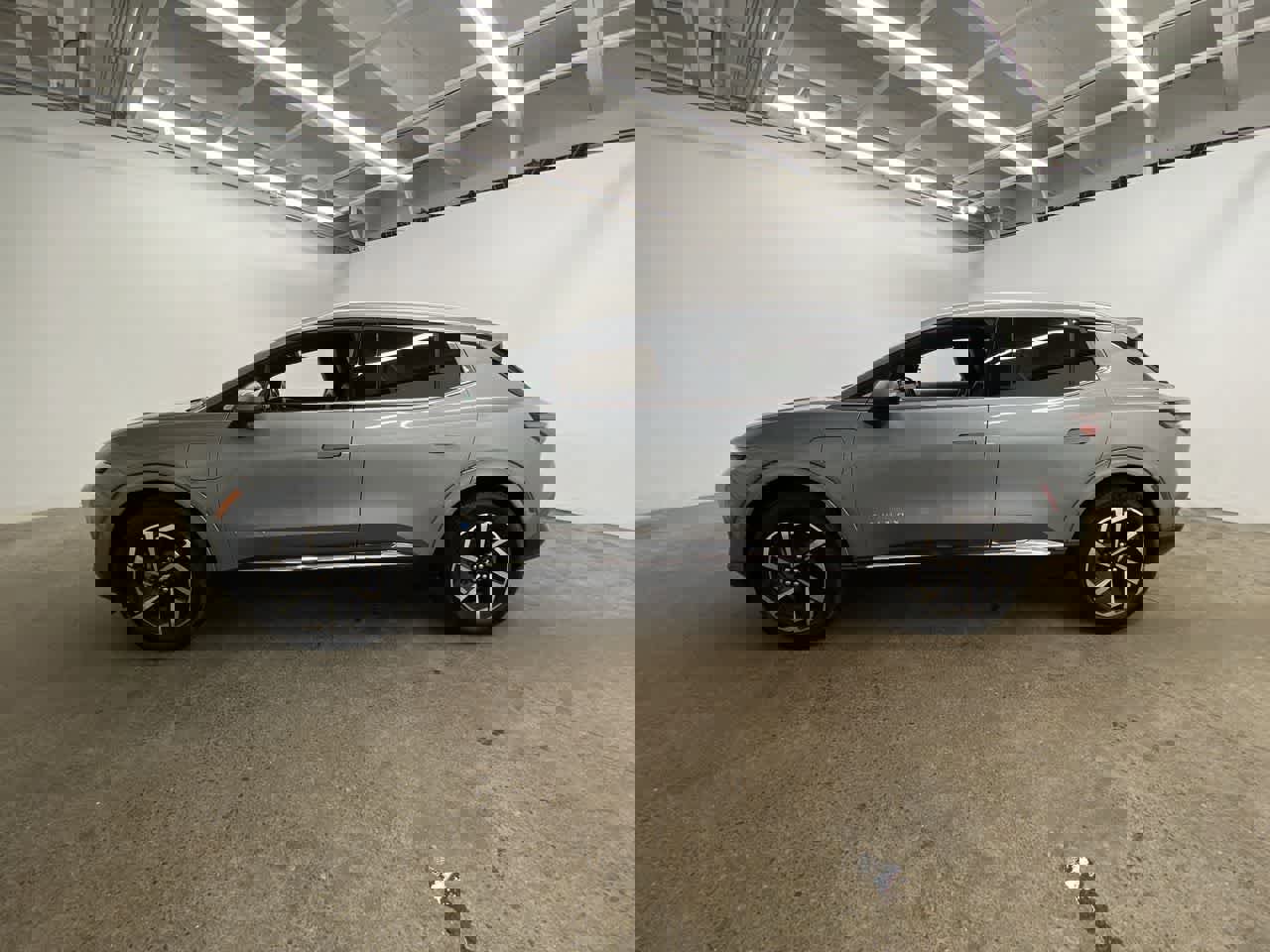 Used 2025 Chevrolet Equinox EV LT w/ Convenience Package image 3