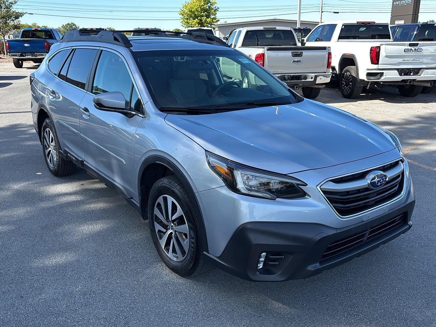Used 2022 Subaru Outback Premium AWD/4WD image 1
