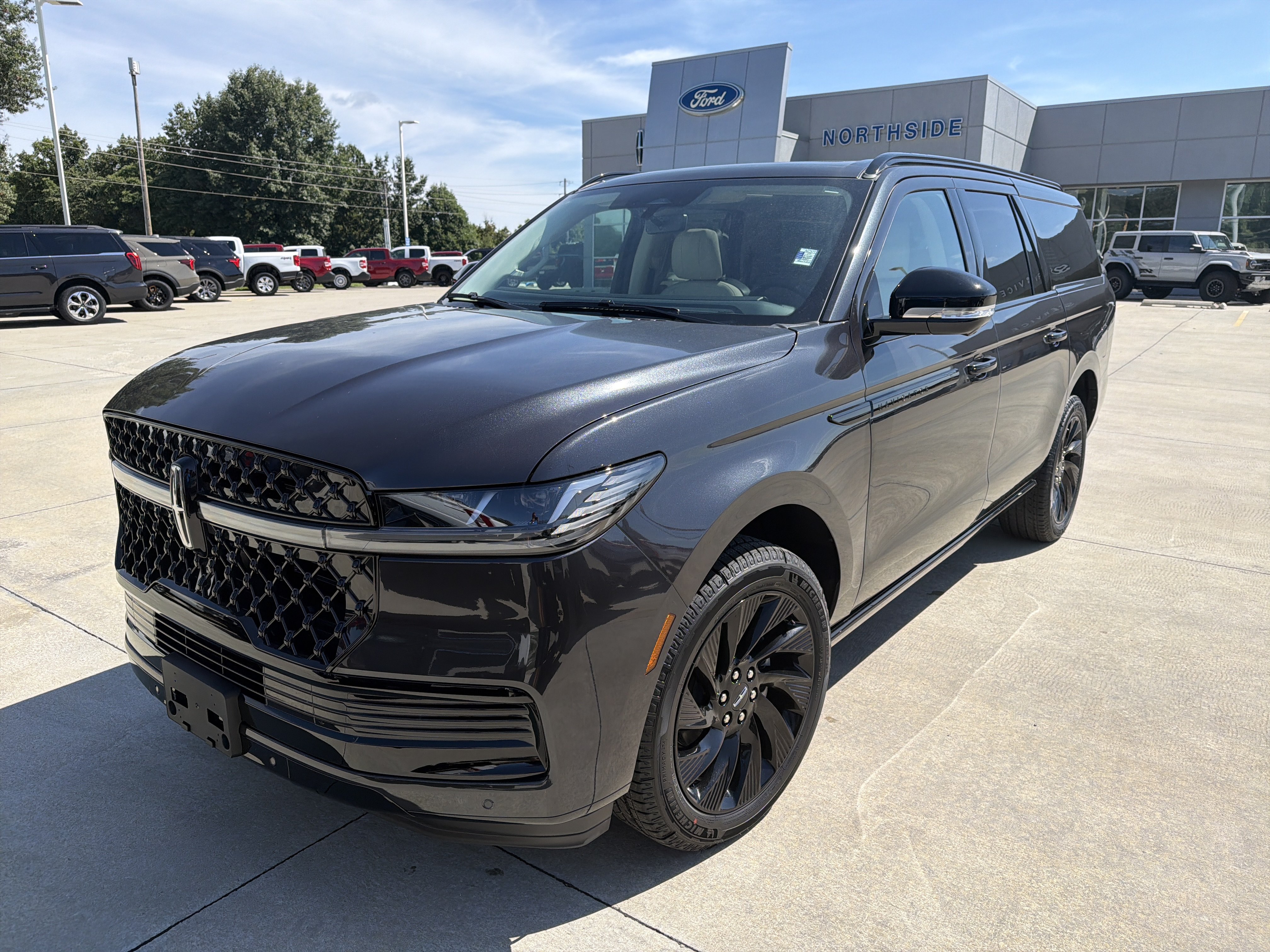 New 2027 Lincoln Navigator L Reserve AWD/4WD image 3