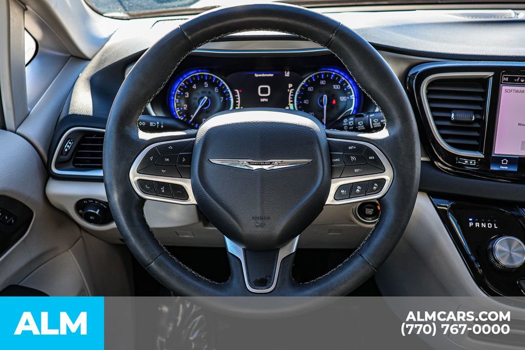 Used 2023 Chrysler Pacifica Touring-L image 34