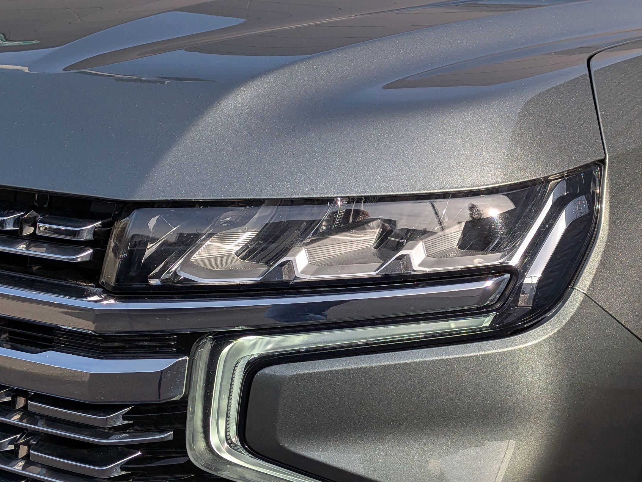 Used 2023 Chevrolet Suburban Premier image 10