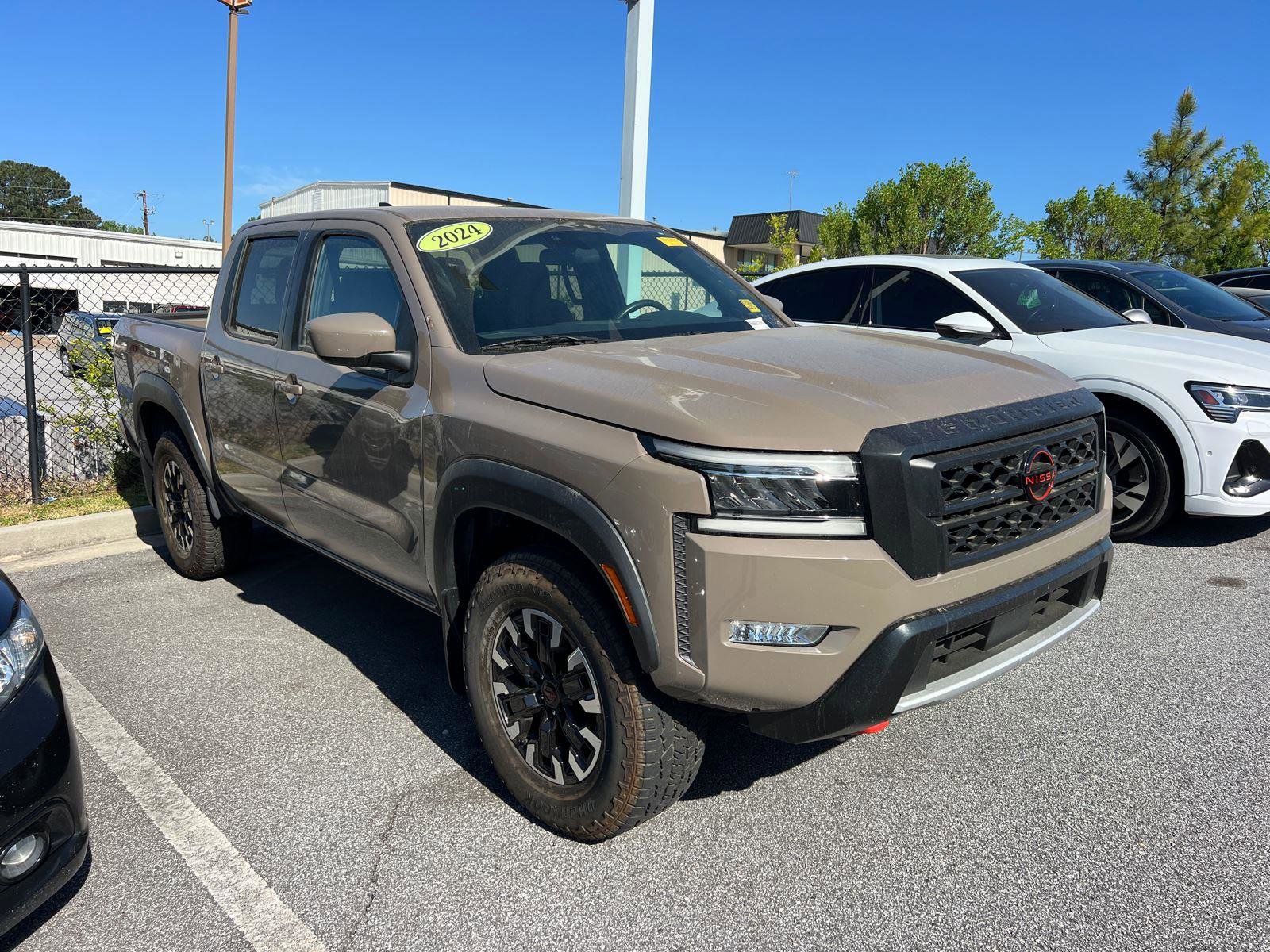 Used 2024 Nissan Frontier PRO-4X w/ Technology Package image 3