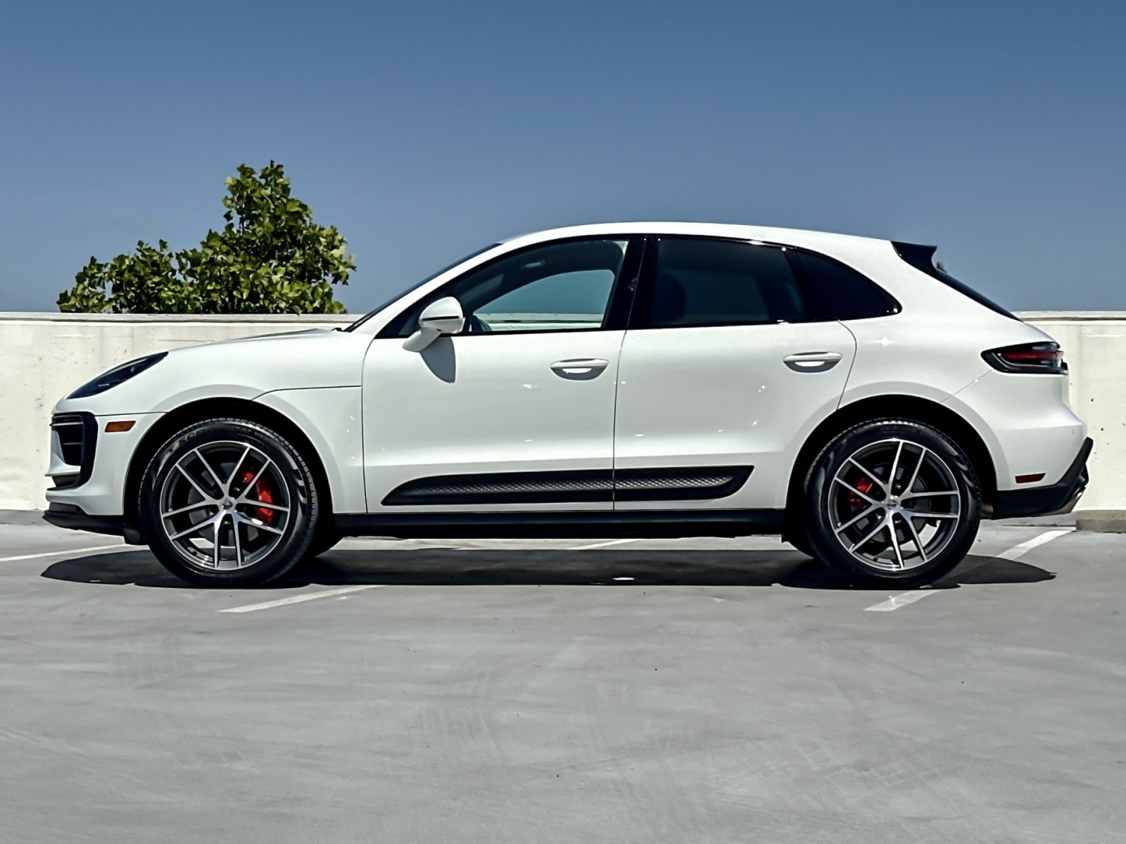 Used 2023 Porsche Macan S AWD/4WD image 2