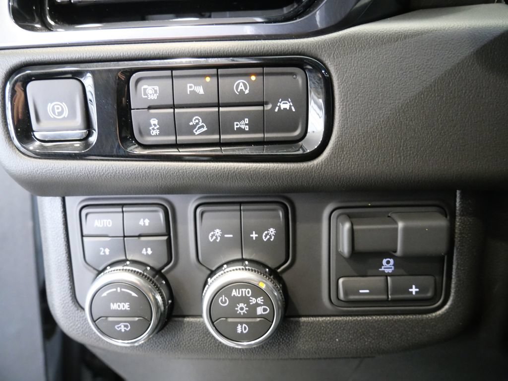 Used 2025 GMC Yukon AT4 w/ Premium Trailering Package AWD/4WD image 14