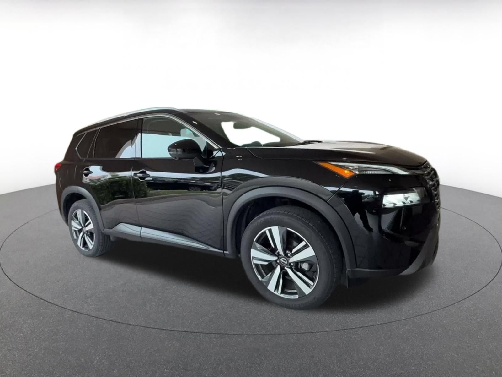 Used 2026 Nissan Rogue SL FWD image 2