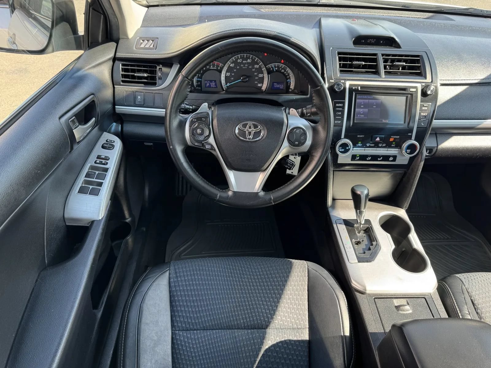 Used 2014 Toyota Camry SE FWD image 9
