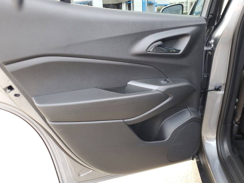 New 2026 Chevrolet Trax RS w/ Sunroof Package FWD image 12