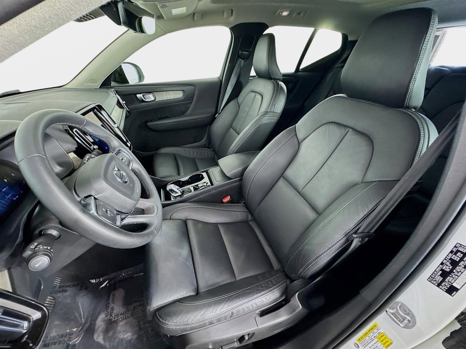Used 2023 Volvo XC40 B5 Plus w/ Protection Package Premier AWD/4WD image 12