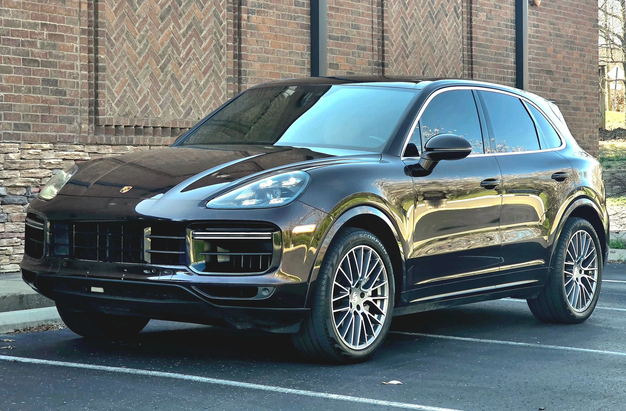 Used 2019 Porsche Cayenne Turbo image 1