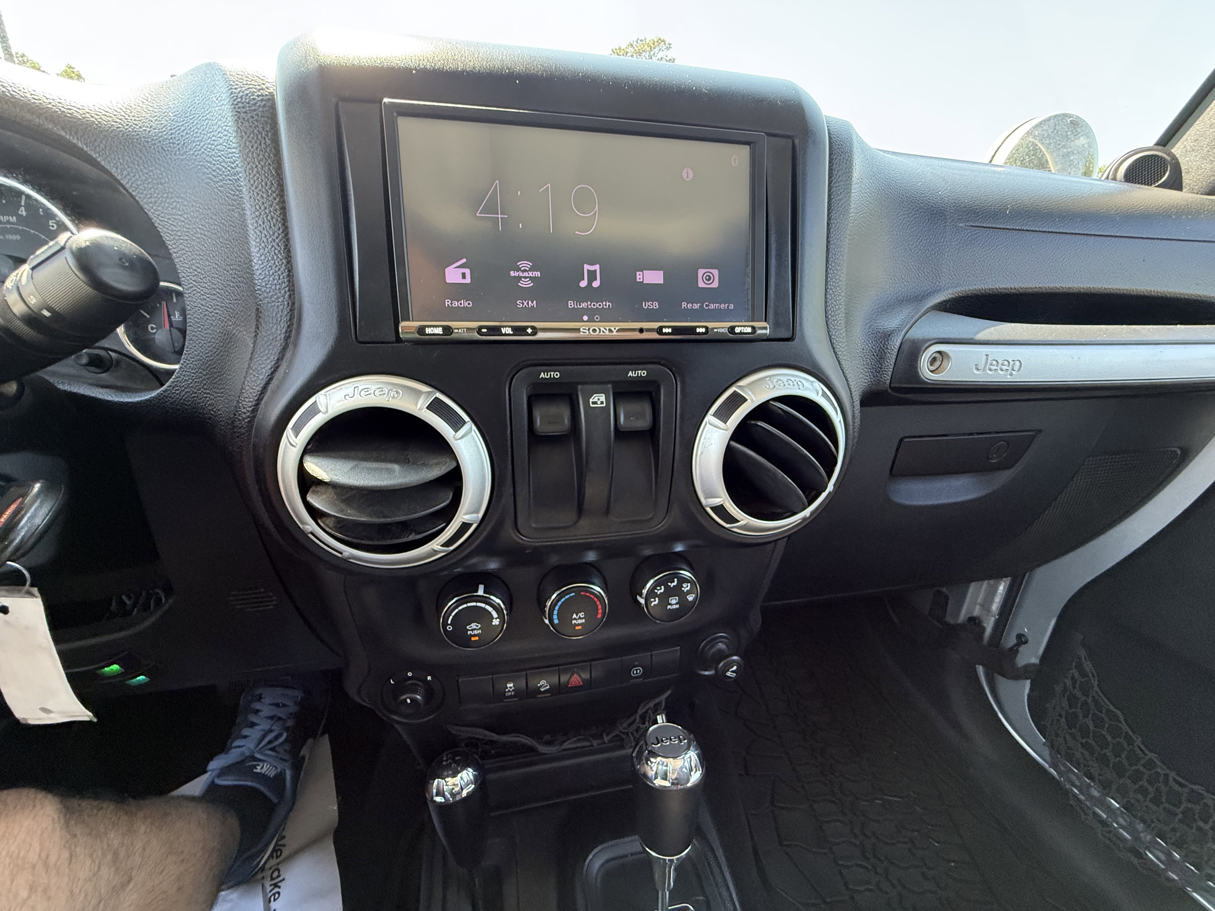 Used 2012 Jeep Wrangler Rubicon w/ PWR Convenience Group AWD/4WD image 15