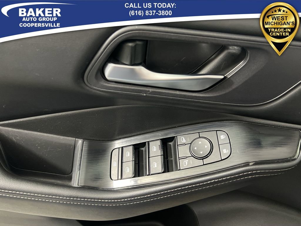 Used 2024 Nissan Rogue SV image 22