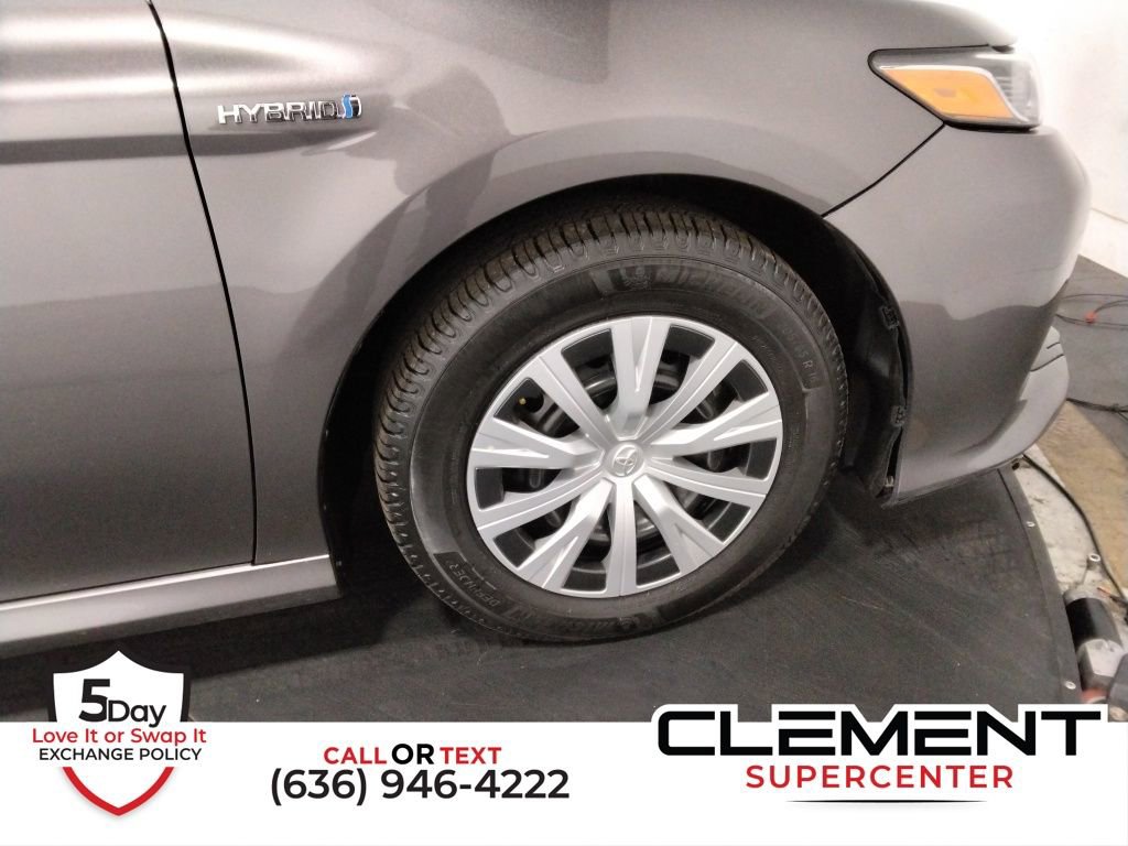 Used 2020 Toyota Camry LE image 35